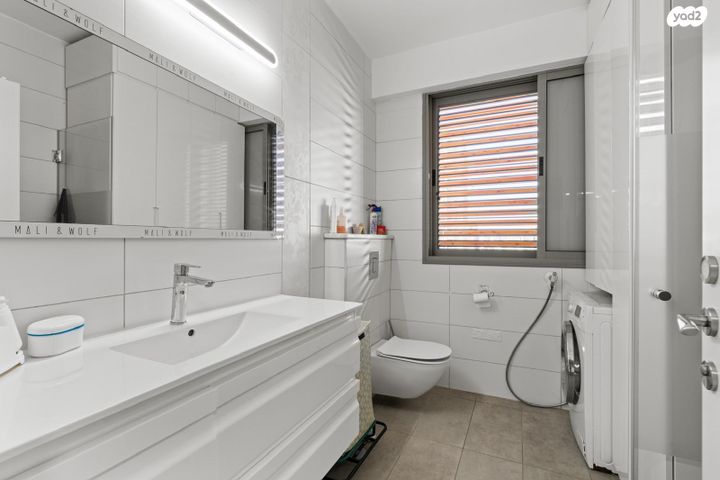 דירה, רמב"ם, ראשון לציון