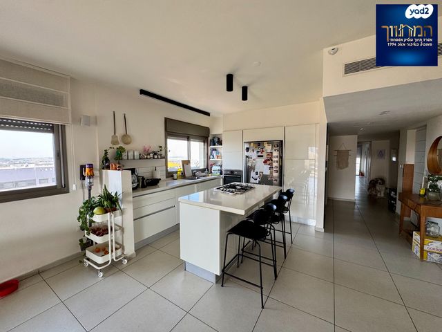 גג/ פנטהאוז, צור יצחק, צור יצחק