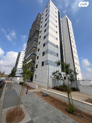 גג/ פנטהאוז, נתיבות