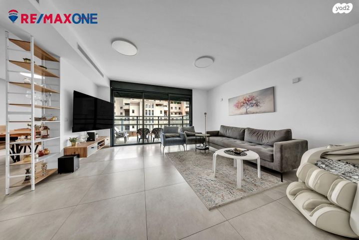 גג/ פנטהאוז, ברל כצנלסון, כפר סבא