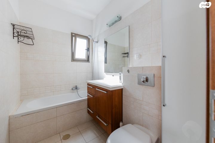 דירה, דודו דותן, עיר ימים, נתניה