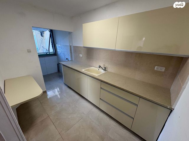 דירה, שדרות משה שרת, קרית ים ב', קרית ים