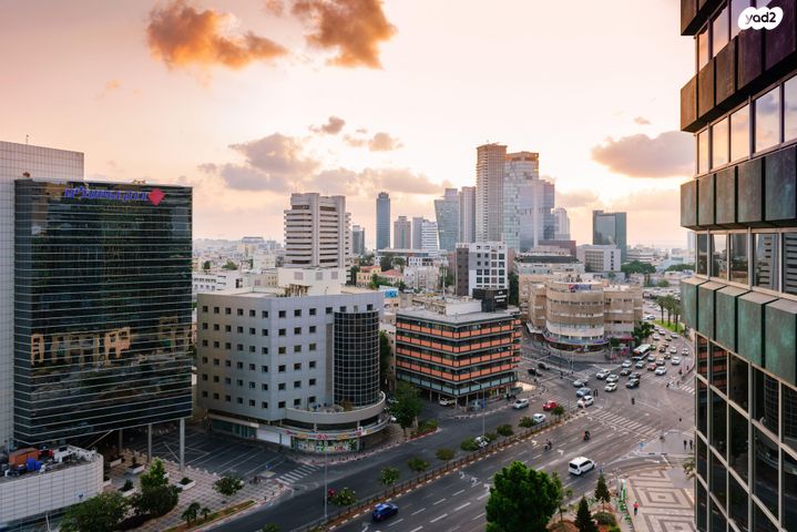 מונטיפיורי, הרכבת