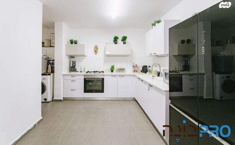 דירה, אורנה פורת, הרקפות, ראשון לציון