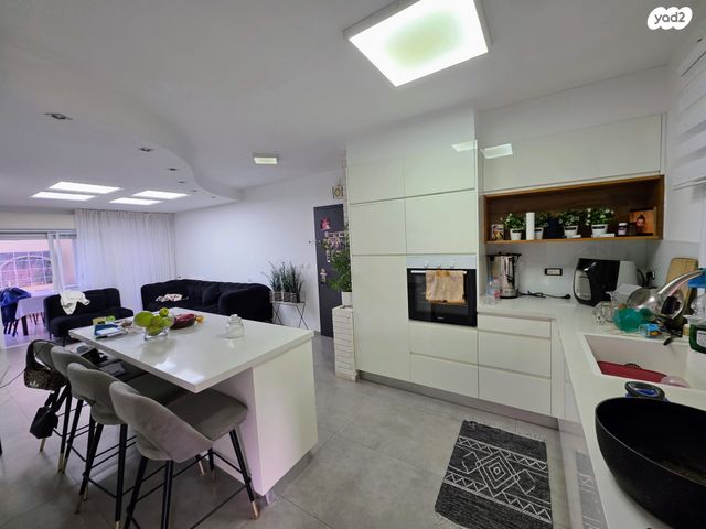 דירת גן, הרדוף, נאות כרמל, טירת כרמל