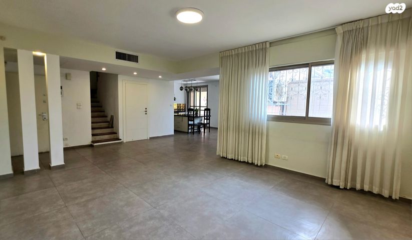 דירת גן, ברל כצנלסון 10, קרית ספיר, כפר סבא