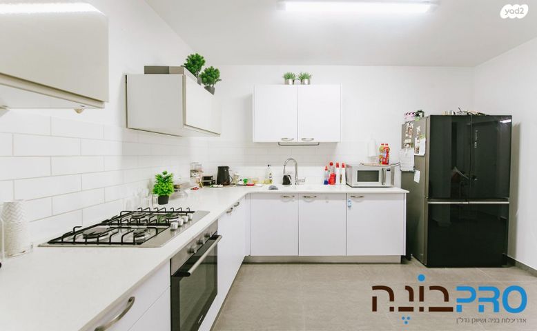 דירה, אורנה פורת, הרקפות, ראשון לציון