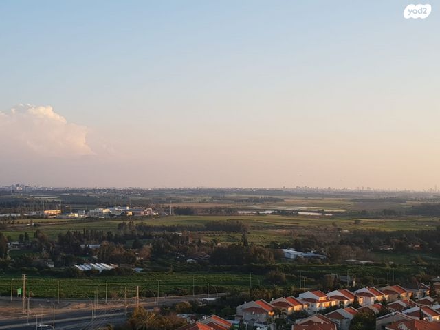 גג/ פנטהאוז, שדרות גולדה מאיר 21, קרית נורדאו, נתניה