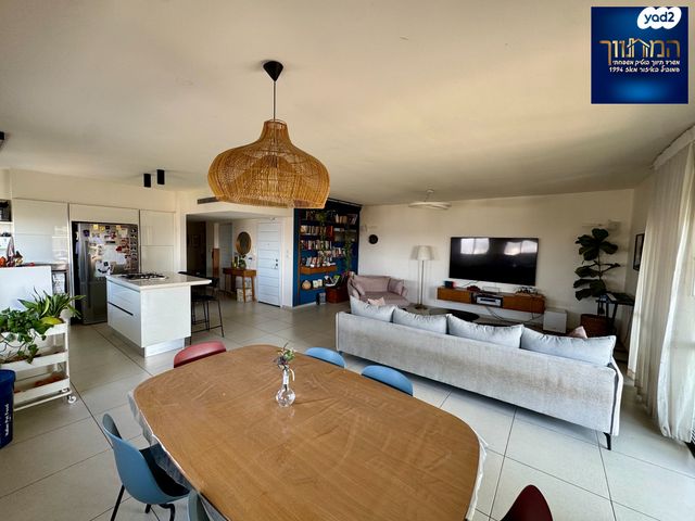 גג/ פנטהאוז, צור יצחק, צור יצחק