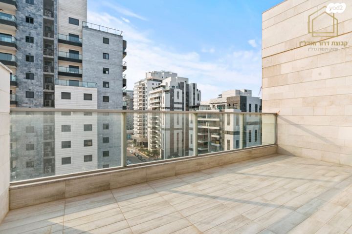 דופלקס, הלוחמות 16, ראשון לציון