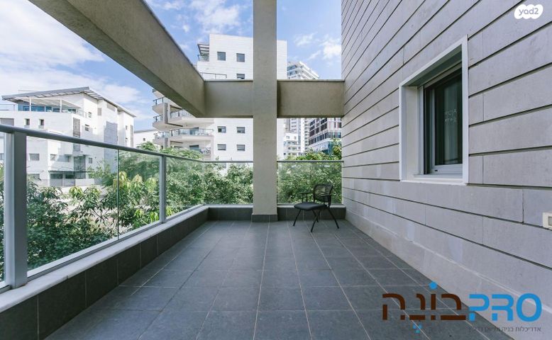 דירה, אורנה פורת, הרקפות, ראשון לציון