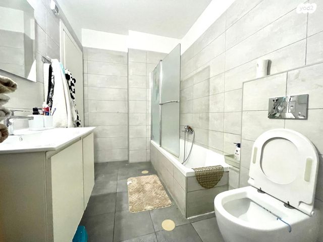 דירה, קלמן ביאלר, רחובות החדשה, רחובות