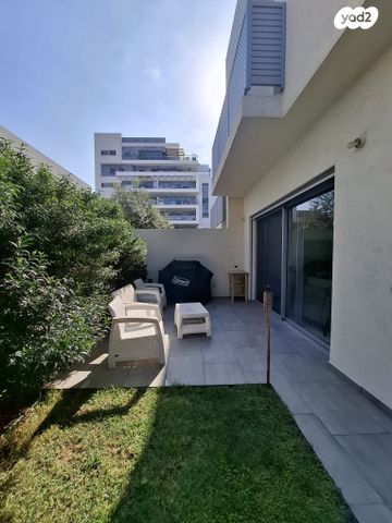 דו משפחתי, שרונה, כפר יונה