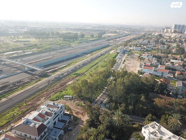 מגרשים, הזמר העברי, הרצליה ב', הרצליה