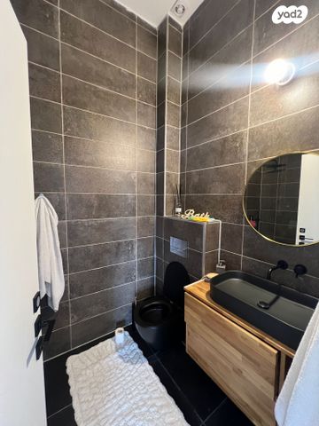 גג/ פנטהאוז, נתיבות