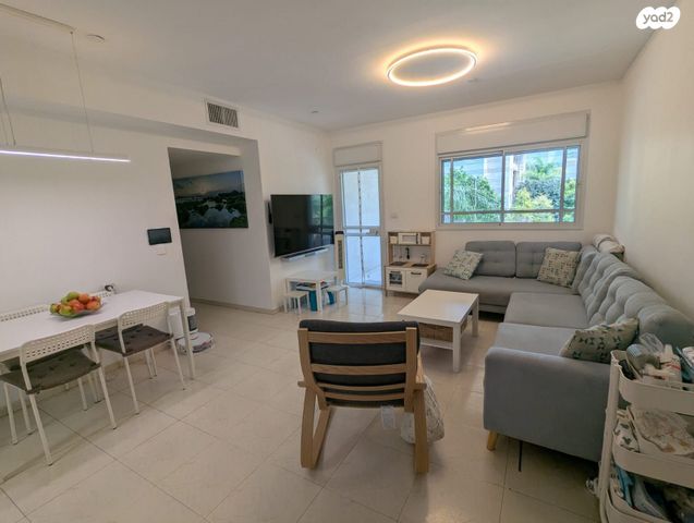 דירה, הראשונים, ראשונים, כפר סבא