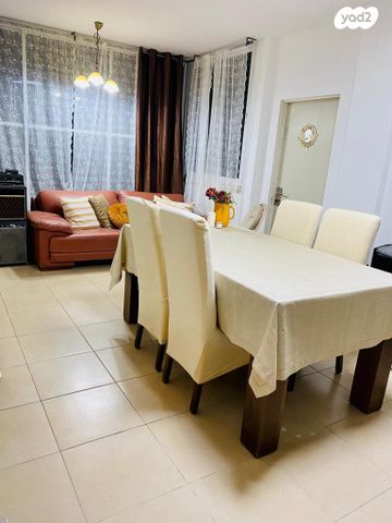 דירת גן, עזרא, ג' / מרכז מזרח העיר, רחובות