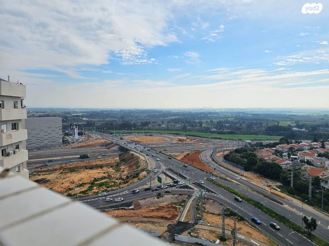 גג/ פנטהאוז, שדרות גולדה מאיר 21, קרית נורדאו, נתניה