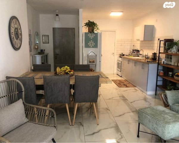 דו משפחתי, אפק, קצרין