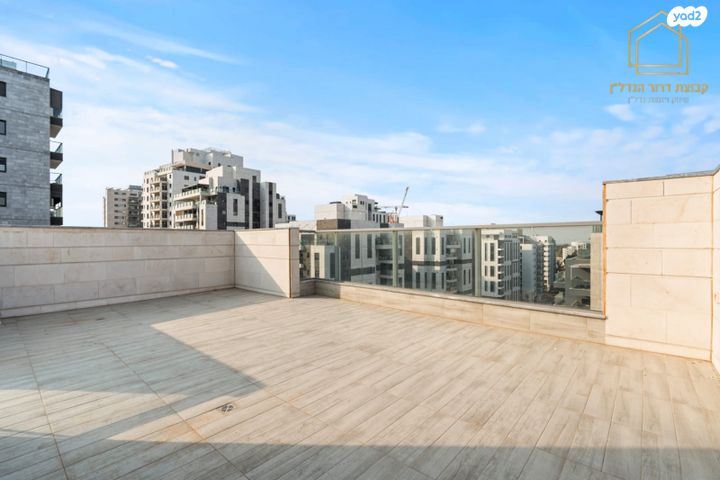 דופלקס, הלוחמות 16, ראשון לציון