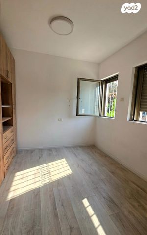 דירת גן, ברל כצנלסון 10, קרית ספיר, כפר סבא