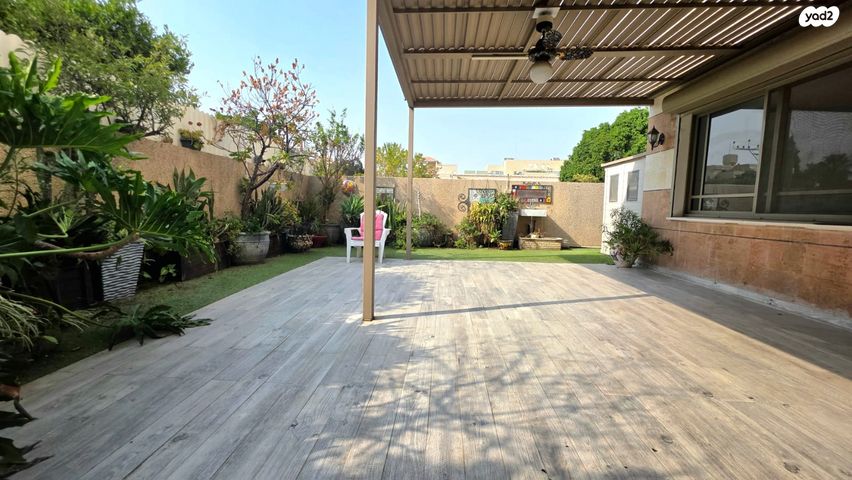 דירת גן, ברל כצנלסון 10, קרית ספיר, כפר סבא