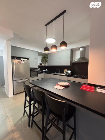 דירת גן, הרצל, ליבת העיר, יהוד מונוסון