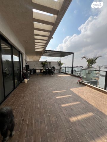 גג/ פנטהאוז, נתיבות