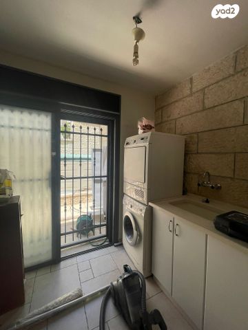 דירת גן, חיים סירני, קרית היובל, ירושלים