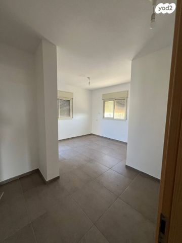 גג/ פנטהאוז, חיים בר לב, גן מוטה גור, עכו