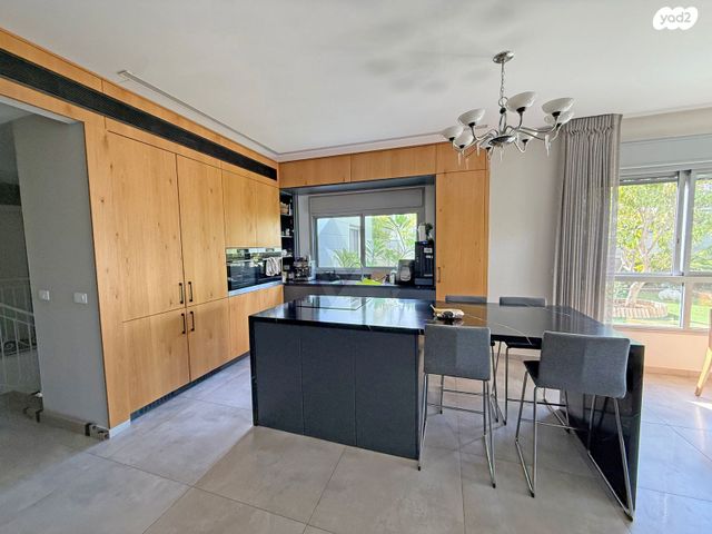 דירת גן, מרכז, הרצליה