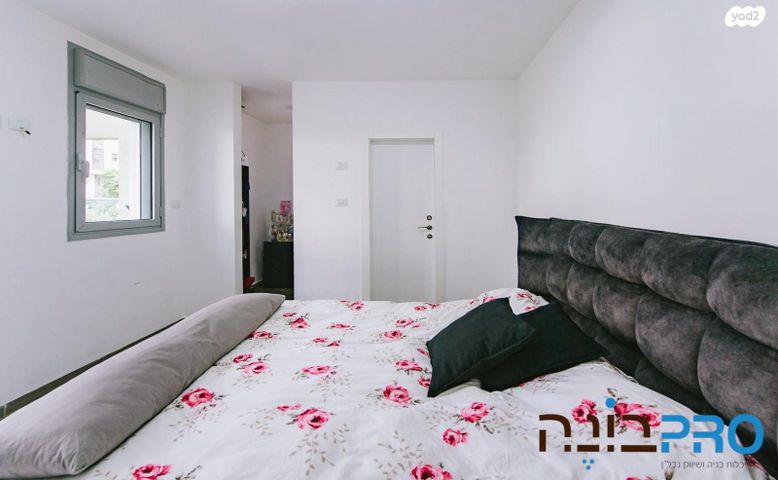 דירה, אורנה פורת, הרקפות, ראשון לציון