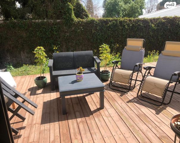 דו משפחתי, אפק, קצרין