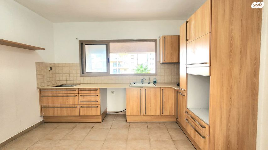 דירה, כרמל, אחוזת הנשיא, רחובות