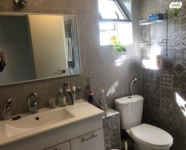 דו משפחתי, אפק, קצרין