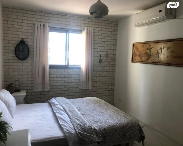 דו משפחתי, אפק, קצרין