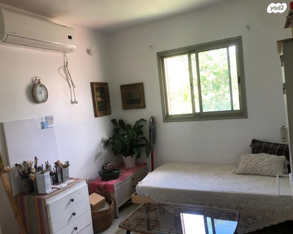 דו משפחתי, אפק, קצרין