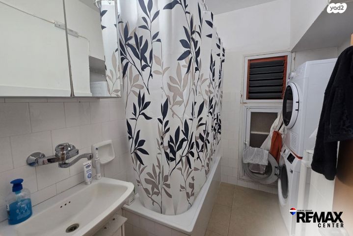 דירה, רמב"ם, רמב"ם, ראשון לציון