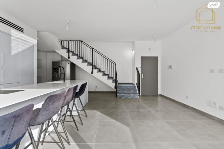 דופלקס, הלוחמות 16, ראשון לציון