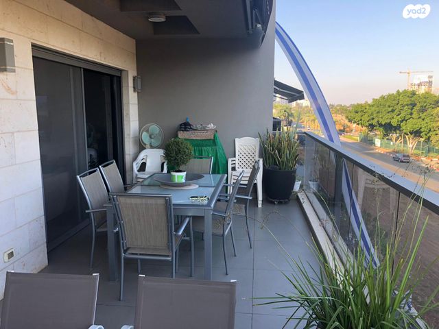 דירה, הוד השרון