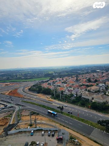 גג/ פנטהאוז, שדרות גולדה מאיר 21, קרית נורדאו, נתניה