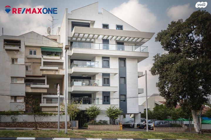 גג/ פנטהאוז, ברל כצנלסון, כפר סבא