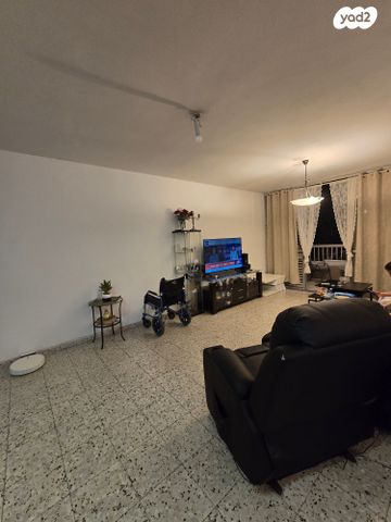 דירה, ש"י עגנון, מרכז דרום, רעננה