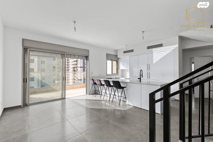 דופלקס, הלוחמות 16, ראשון לציון