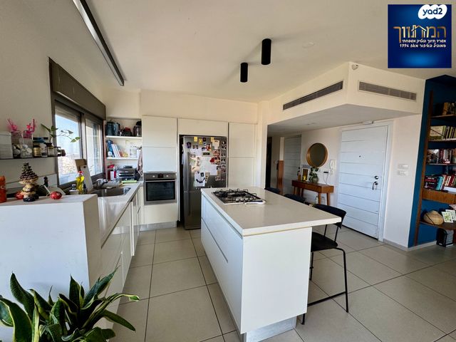 גג/ פנטהאוז, צור יצחק, צור יצחק