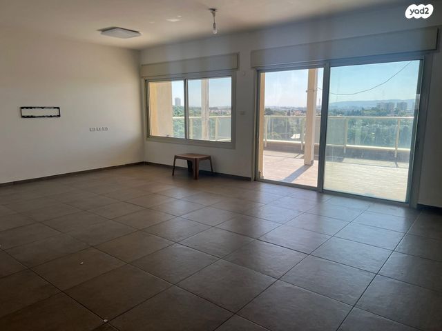 גג/ פנטהאוז, חיים בר לב, גן מוטה גור, עכו