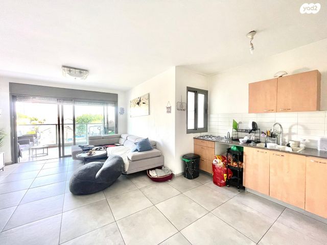 דירה, קלמן ביאלר, רחובות החדשה, רחובות