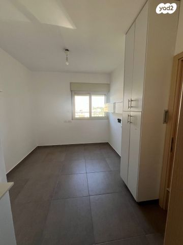 גג/ פנטהאוז, חיים בר לב, גן מוטה גור, עכו