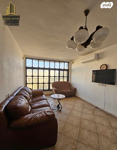 דירה, רמב"ם 5, שאר העיר, חצור הגלילית