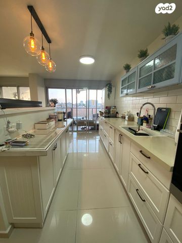 דירה, האילנות, הרצליה